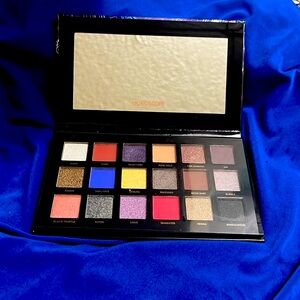 Santee Horoscope Eyeshadow Pallet